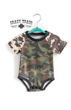 Load image into Gallery viewer, Unisex Huntin&#39; Camo Top
