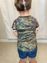 Load image into Gallery viewer, Unisex Huntin&#39; Camo Top
