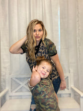 Load image into Gallery viewer, Unisex Huntin&#39; Camo Top
